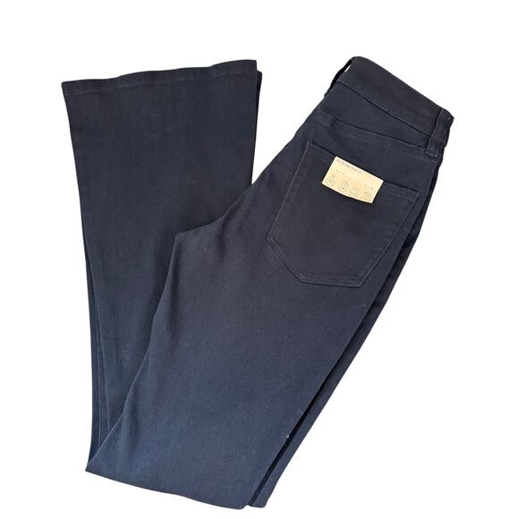 NEW WE WORE WHAT Women's Dark Wash High Rise Flare Leg Jeans Size 24 - Picture 6 of 7